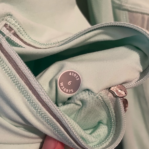 SOLD Lululemon Run: Reflect Pullover in Mint Moment Size 6 - Picture 10 of 10